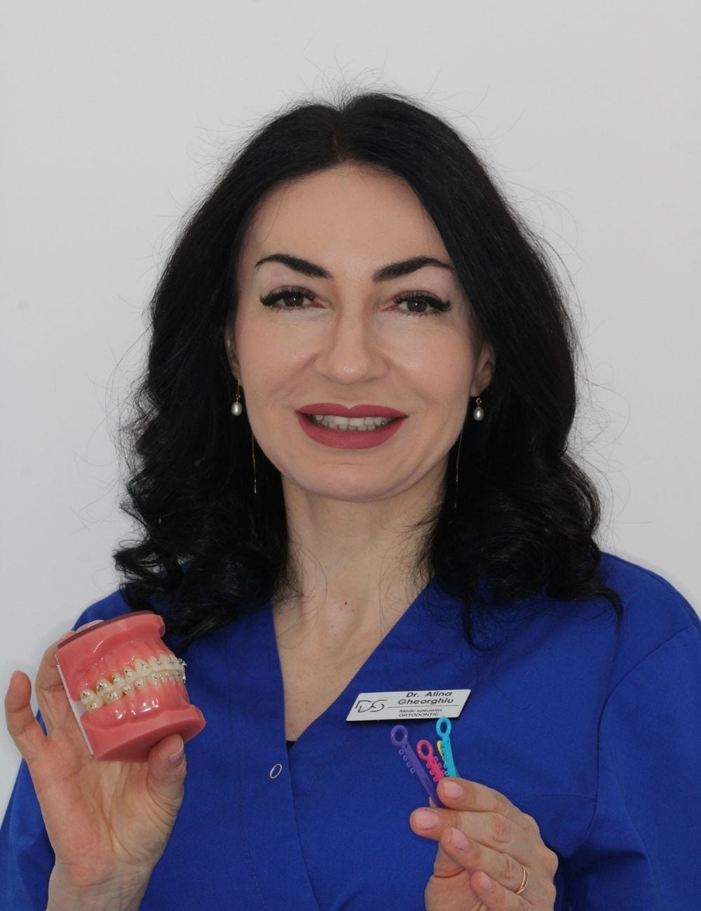 Dr. Alina Gheorghiu, medic ortodont, în cabinetul Dental Science